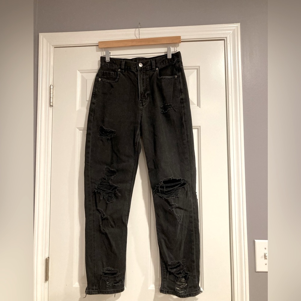 American Eagle Distressed Highwaisted Mom Jeans 4R